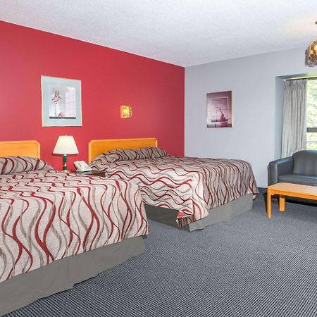 Super 8 Mount Hope/Hamilton International Airport Hotel Exterior foto